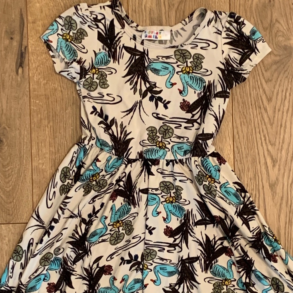 Swan, short- sleeve Dot Dot Smile Twirl Dress